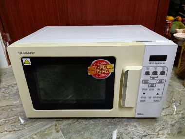 Lò vi sóng có nướng Sharp R-678VN(W) 20 lít - Mới 90%